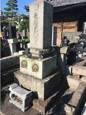お墓（水垢）施工前