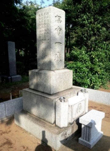 お墓(水垢)施工前