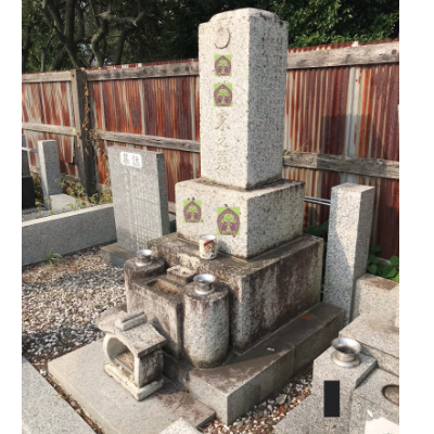 お墓（水垢）施工前
